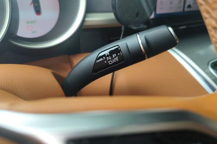 Used ORA Lightning Cat 2022 555 km Luxury Edition Gear Lever