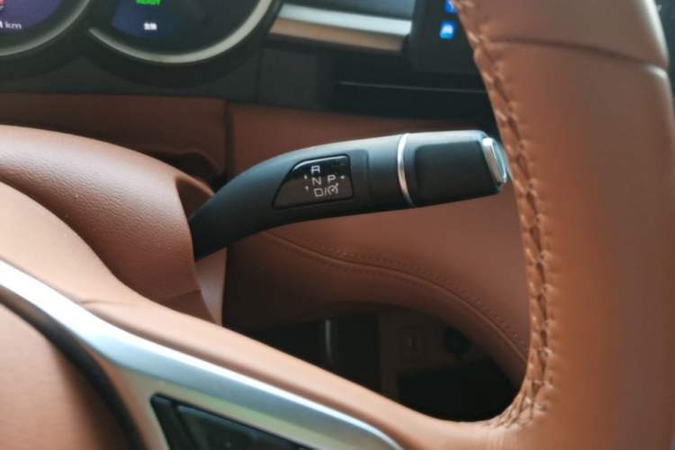 Used ORA Lightning Cat 2022 555 km Luxury Edition Gear Lever