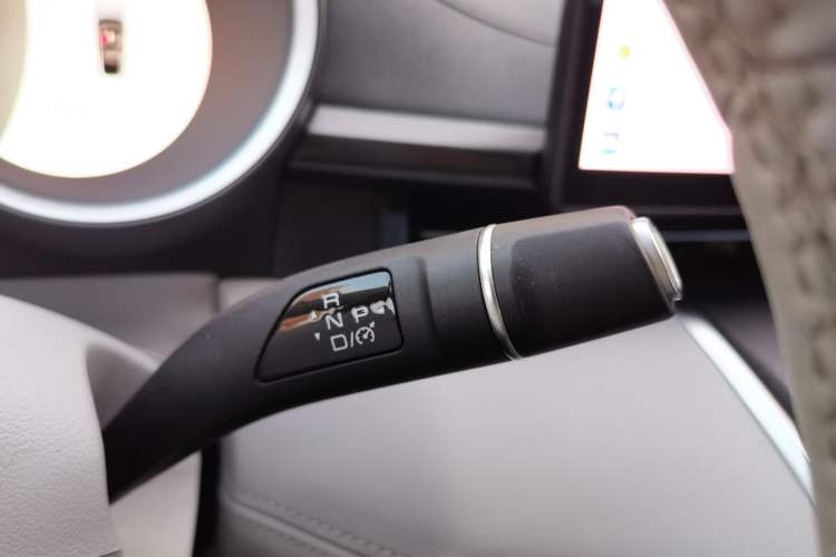 Used ORA Lightning Cat 2022 600 km All-Wheel Drive High-Performance Version Gear Lever