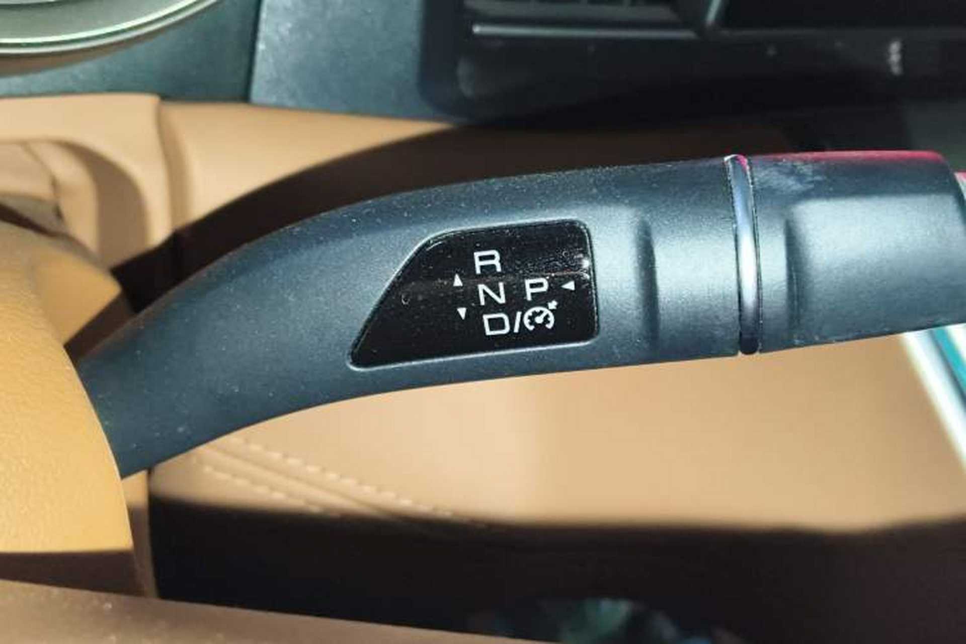 Used ORA Lightning Cat 2022 555 km Luxury Edition Gear Lever