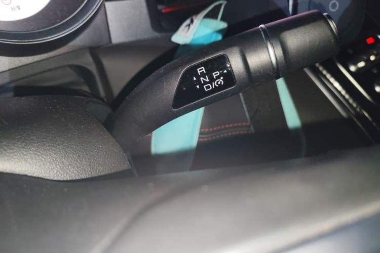 Used ORA Lightning Cat 2022 555 km Luxury Edition Gear Lever
