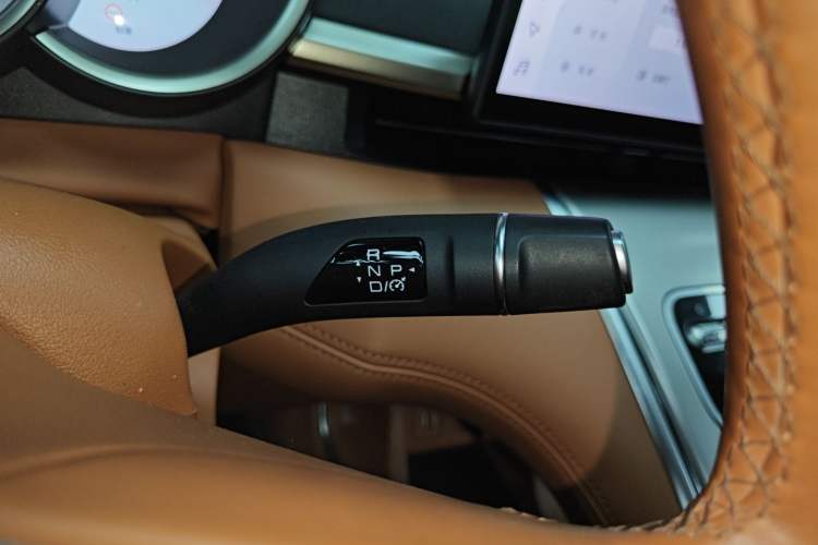 Used ORA Lightning Cat 2022 555 km Luxury Edition Gear Lever