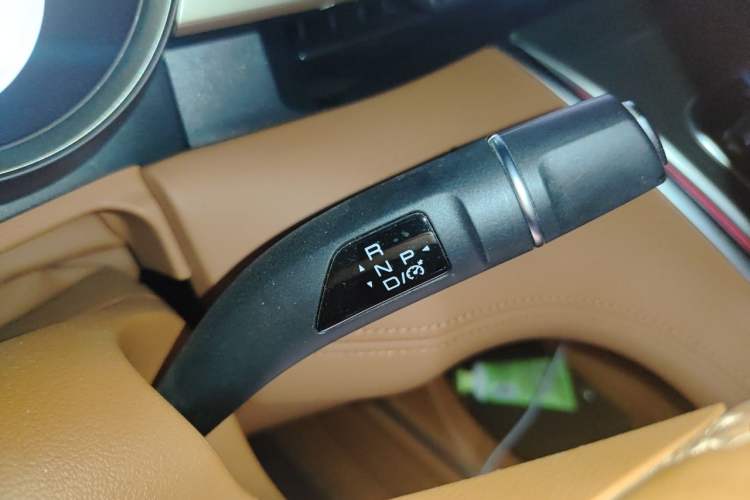 Used ORA Lightning Cat 2022 555 km Luxury Edition Gear Lever