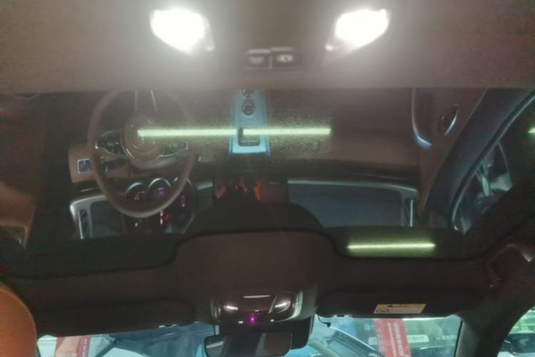 Used ORA Lightning Cat 2022 705 km Long-Range Version Headliner