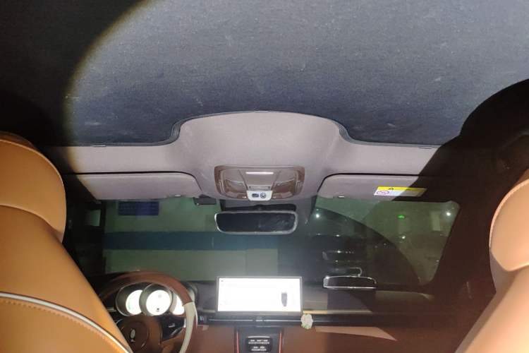 Used ORA Lightning Cat 2022 555 km Luxury Edition Headliner
