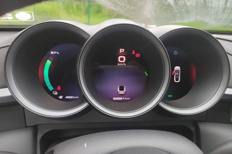 Used ORA Lightning Cat 2022 555 km Luxury Edition Instrument Cluster