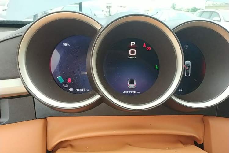 Used ORA Lightning Cat 2022 555 km Luxury Edition Instrument Cluster