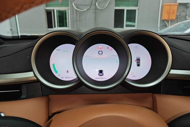 Used ORA Lightning Cat 2022 555 km Luxury Edition Instrument Cluster