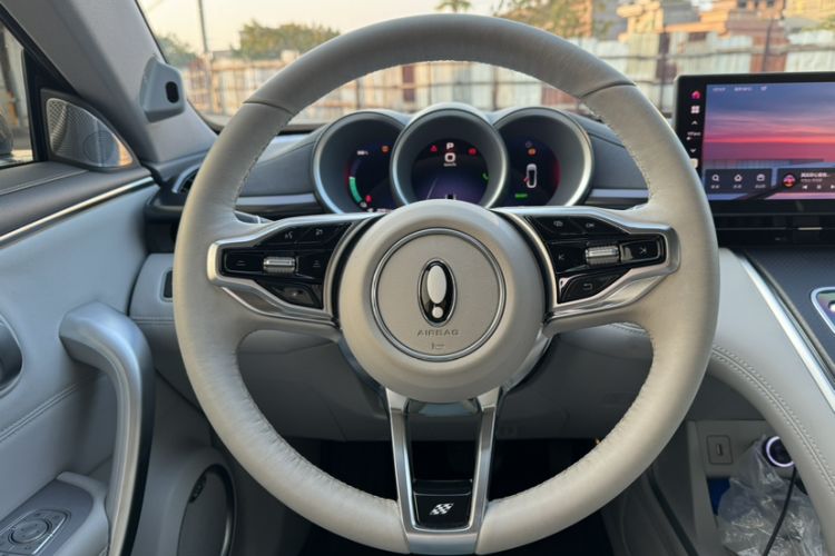 Used ORA Lightning Cat 2022 555 km Luxury Edition Interior 3