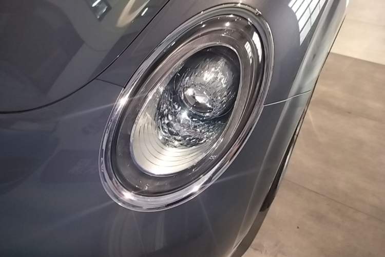Used ORA Lightning Cat 2022 555 km Luxury Edition Left Front Headlight