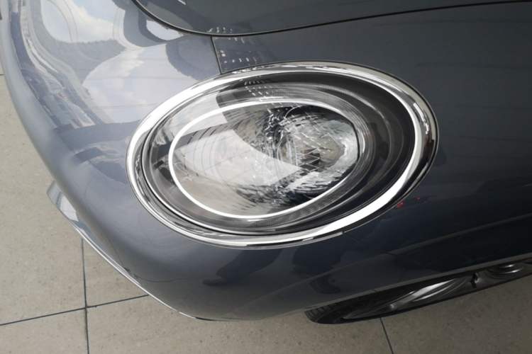 Used ORA Lightning Cat 2022 600 km All-Wheel Drive High-Performance Version Left Front Headlight