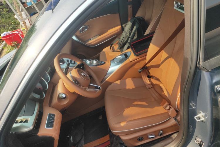 Used ORA Lightning Cat 2022 555 km Luxury Edition Left Front Seat