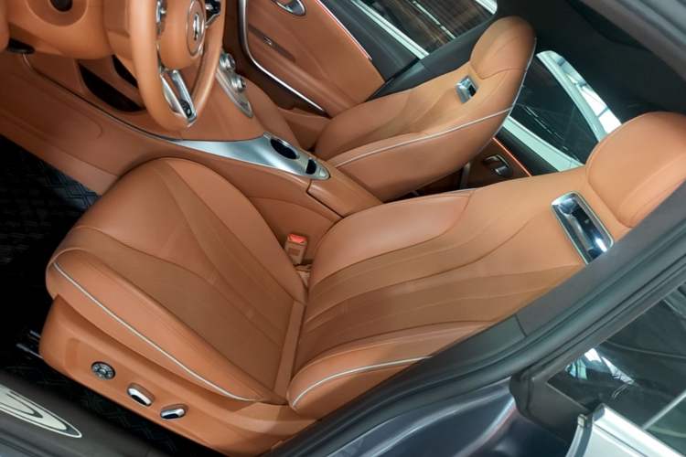 Used ORA Lightning Cat 2022 555 km Luxury Edition Left Front Seat