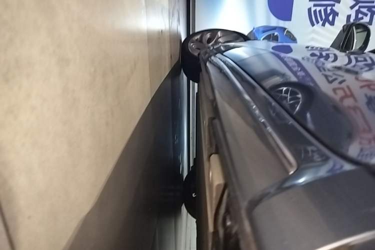 Used ORA Lightning Cat 2022 555 km Luxury Edition Left Side Sill
