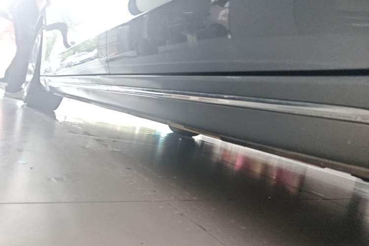 Used ORA Lightning Cat 2022 555 km Luxury Edition Left Side Sill