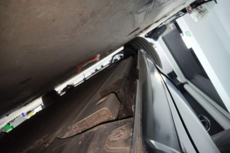 Used ORA Lightning Cat 2022 705 km Long-Range Version Left Side Sill