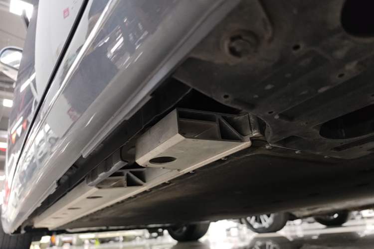 Used ORA Lightning Cat 2022 555 km Luxury Edition Left Side Sill