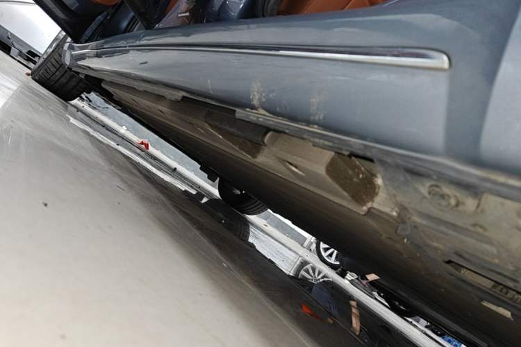 Used ORA Lightning Cat 2022 555 km Luxury Edition Left Side Sill