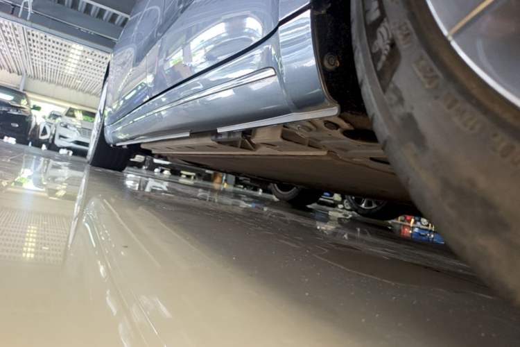 Used ORA Lightning Cat 2022 555 km Luxury Edition Left Side Sill