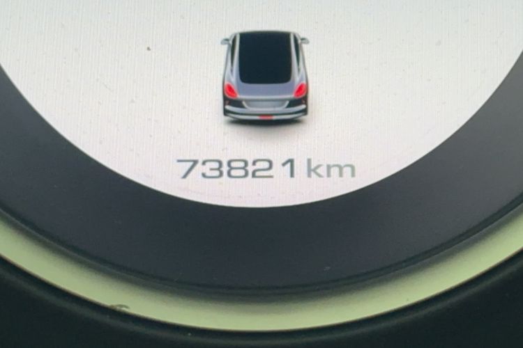 Used ORA Lightning Cat 2022 555 km Luxury Edition Odometer Close Up