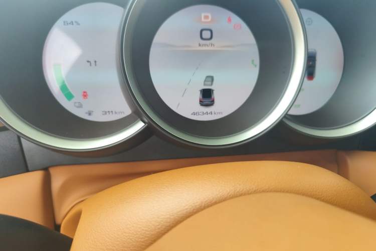 Used ORA Lightning Cat 2022 555 km Luxury Edition Odometer Close Up