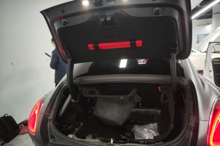 Used ORA Lightning Cat 2022 705 km Long-Range Version Rear