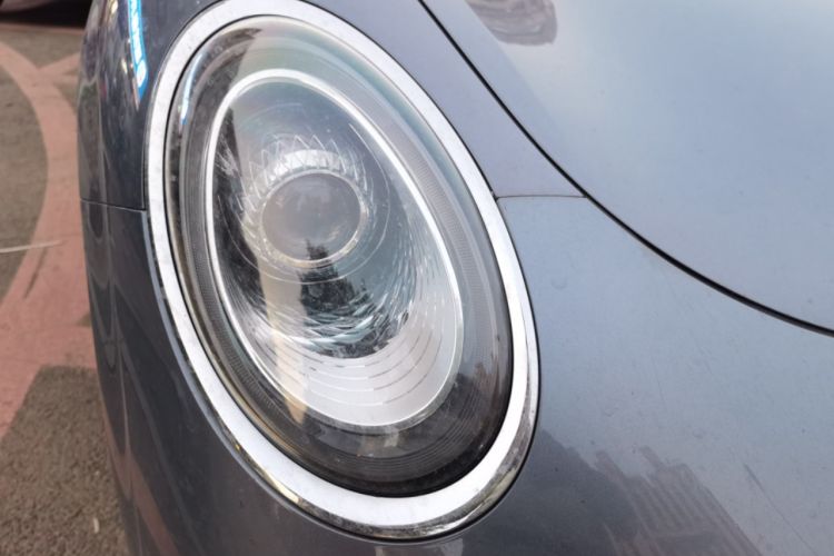 Used ORA Lightning Cat 2022 600 km All-Wheel Drive High-Performance Version Right Front Headlight