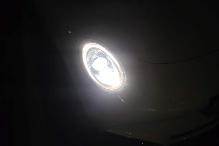 Used ORA Lightning Cat 2022 555 km Luxury Edition Right Front Headlight