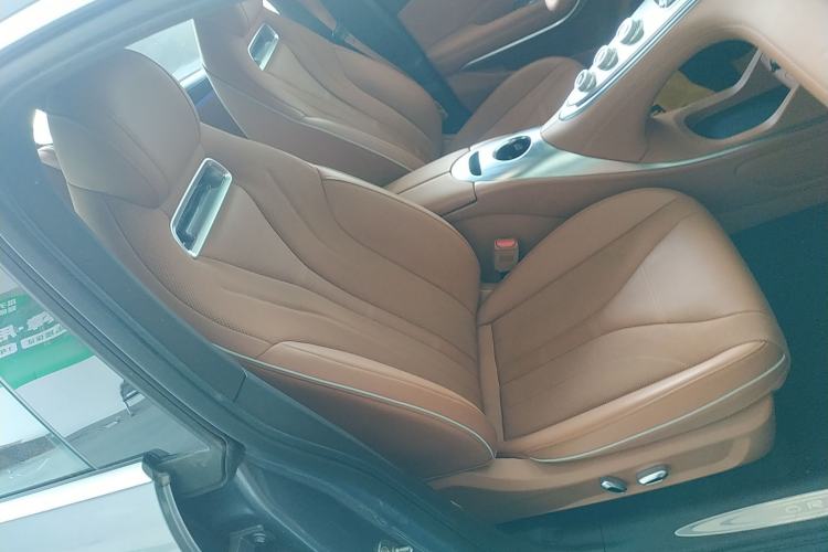 Used ORA Lightning Cat 2022 555 km Luxury Edition Right Front Seat