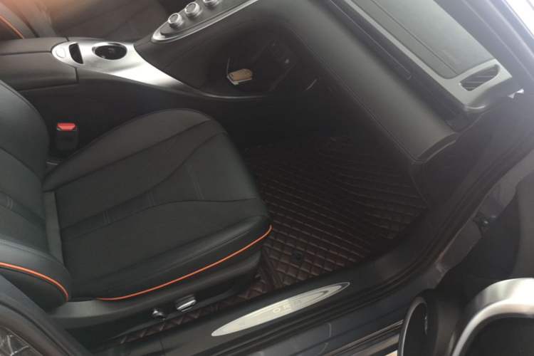 Used ORA Lightning Cat 2022 600 km All-Wheel Drive High-Performance Version Right Front Seat
