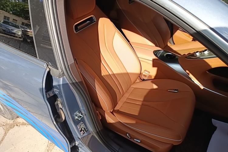 Used ORA Lightning Cat 2022 600 km All-Wheel Drive High-Performance Version Right Front Seat