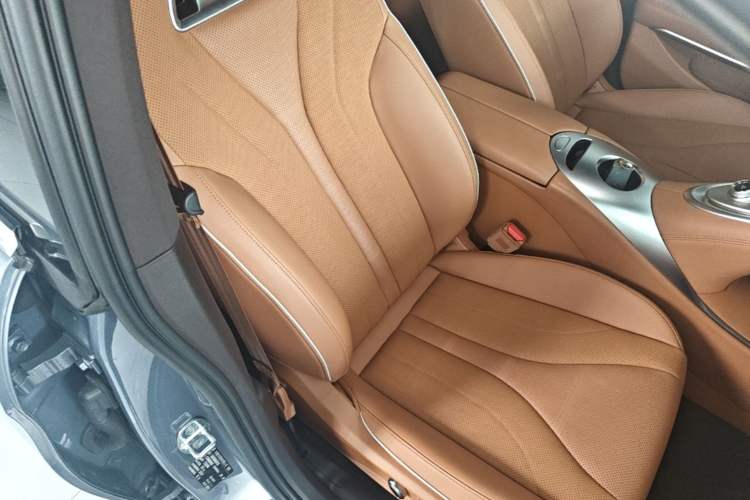 Used ORA Lightning Cat 2022 555 km Luxury Edition Right Front Seat