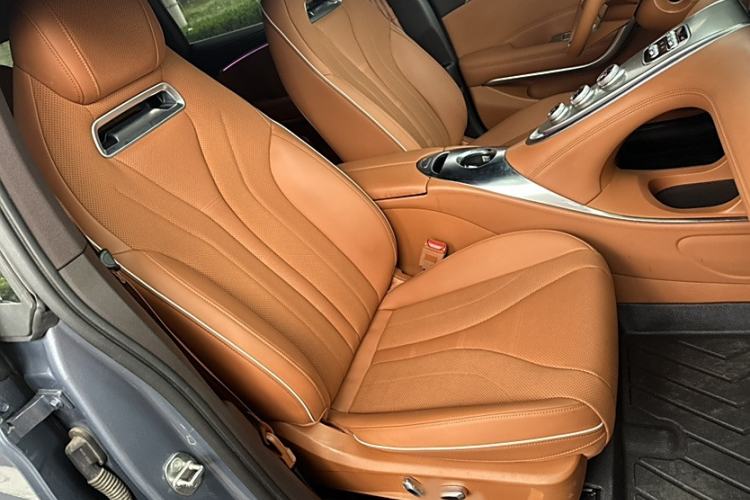 Used ORA Lightning Cat 2022 555 km Luxury Edition Right Front Seat