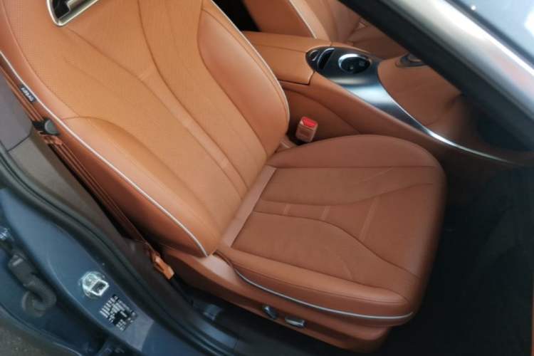 Used ORA Lightning Cat 2022 555 km Luxury Edition Right Front Seat