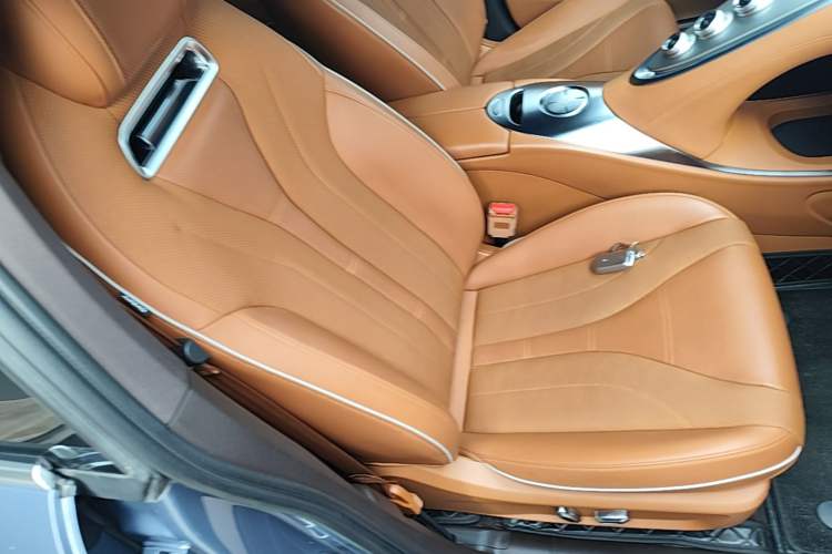 Used ORA Lightning Cat 2022 555 km Luxury Edition Right Front Seat