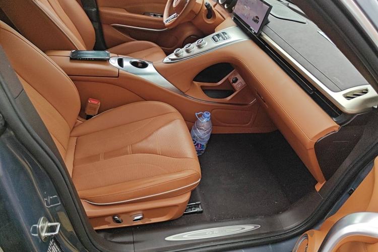 Used ORA Lightning Cat 2022 555 km Luxury Edition Right Front Seat