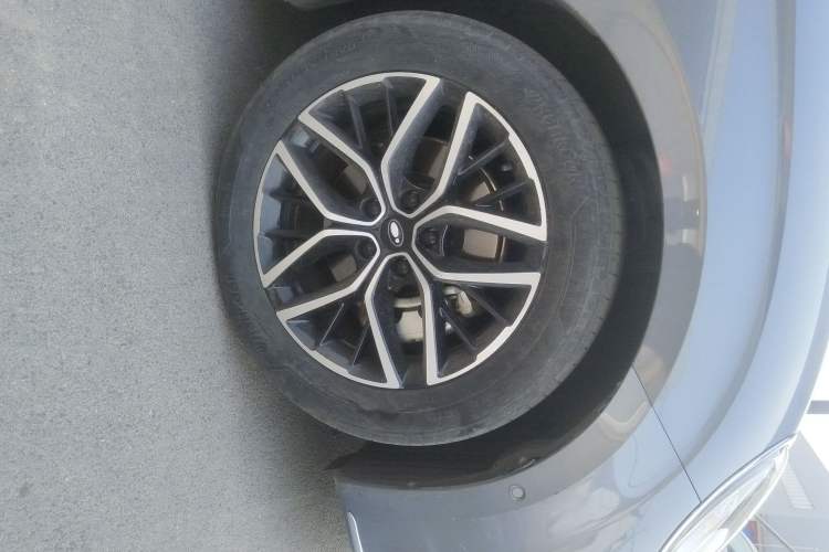 Used ORA Lightning Cat 2022 555 km Luxury Edition Right Front Wheel Hub