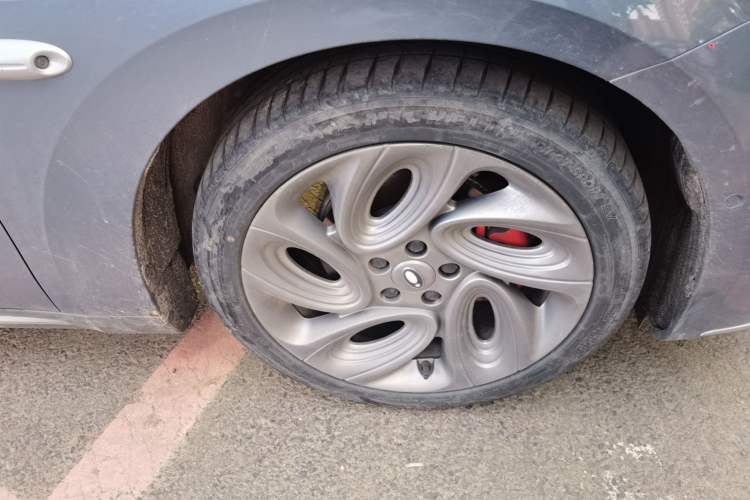 Used ORA Lightning Cat 2022 600 km All-Wheel Drive High-Performance Version Right Front Wheel Hub