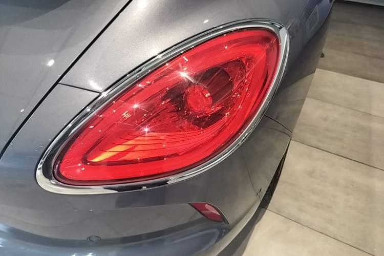 Used ORA Lightning Cat 2022 555 km Luxury Edition Right Rear Taillight