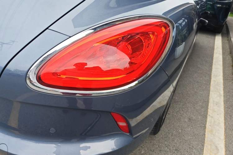 Used ORA Lightning Cat 2022 555 km Luxury Edition Right Rear Taillight