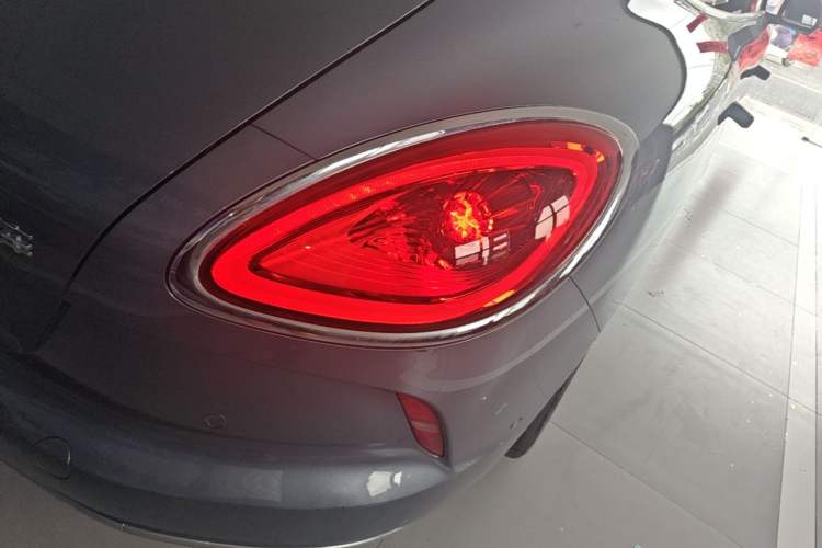 Used ORA Lightning Cat 2022 555 km Luxury Edition Right Rear Taillight