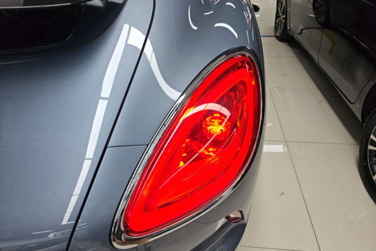 Used ORA Lightning Cat 2022 555 km Luxury Edition Right Rear Taillight