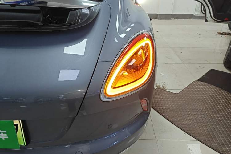 Used ORA Lightning Cat 2022 555 km Luxury Edition Right Rear Taillight