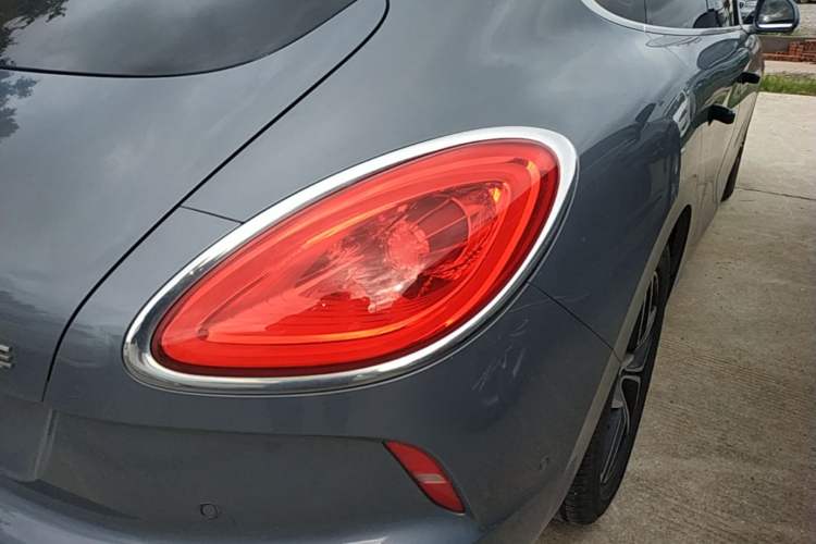 Used ORA Lightning Cat 2022 555 km Luxury Edition Right Rear Taillight