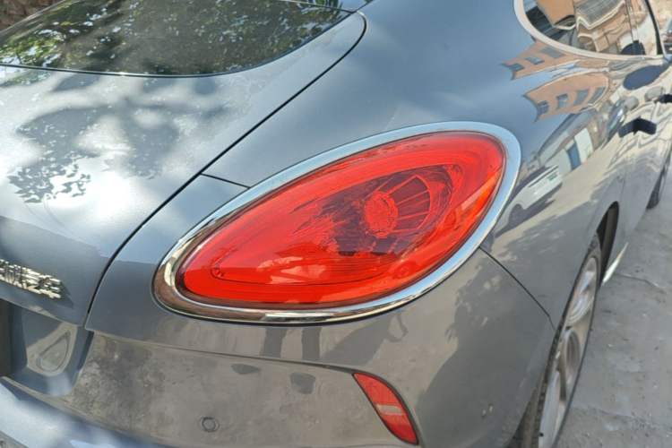 Used ORA Lightning Cat 2022 555 km Luxury Edition Right Rear Taillight