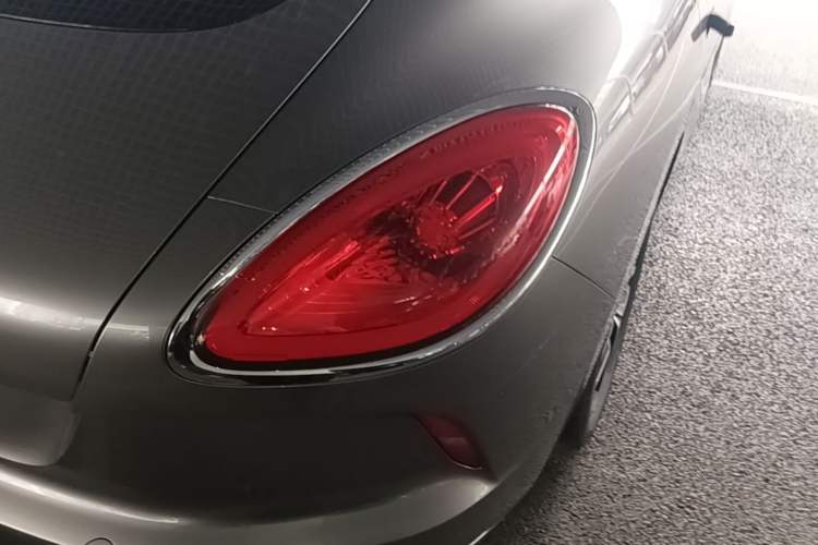 Used ORA Lightning Cat 2022 555 km Luxury Edition Right Rear Taillight