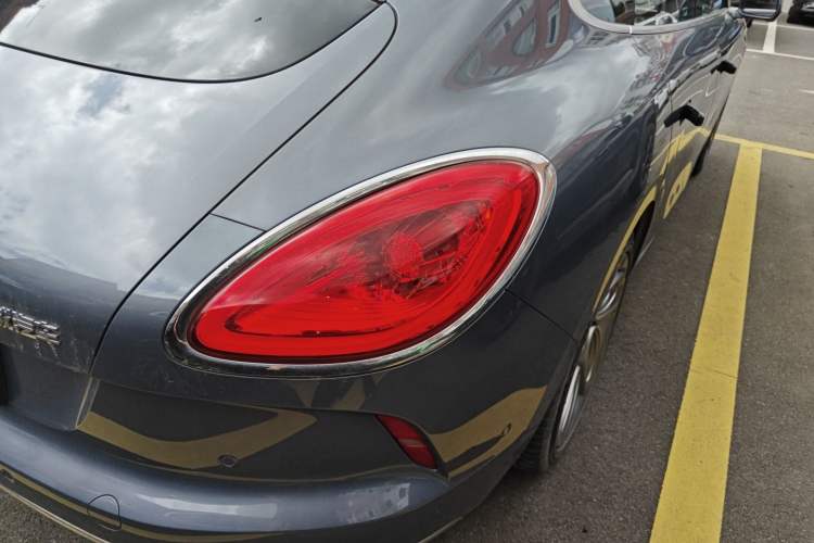 Used ORA Lightning Cat 2022 555 km Luxury Edition Right Rear Taillight