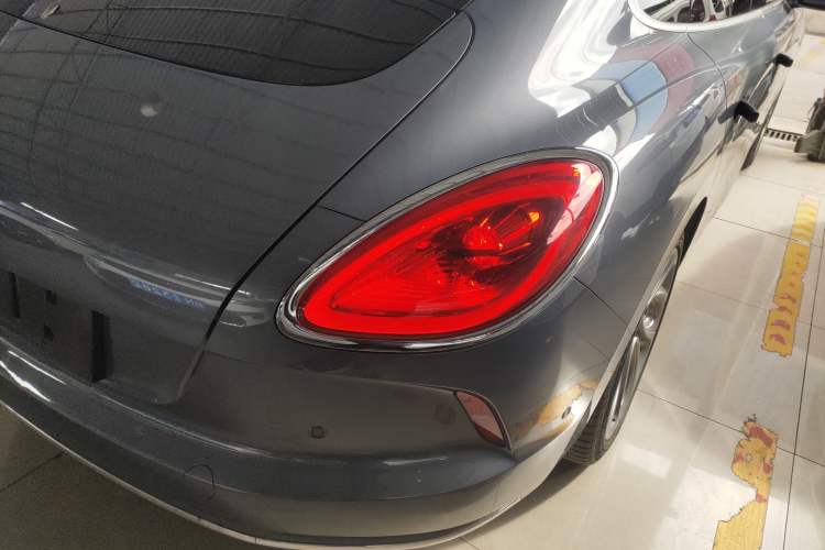 Used ORA Lightning Cat 2022 555 km Luxury Edition Right Rear Taillight