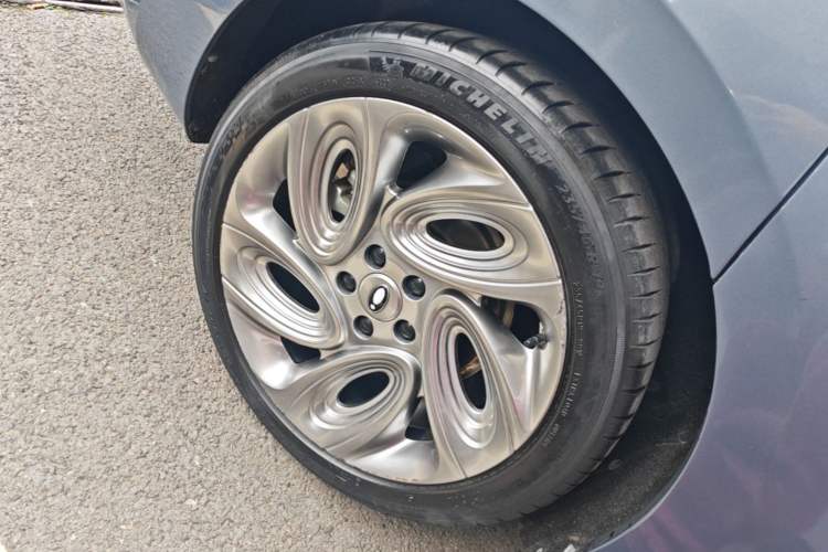 Used ORA Lightning Cat 2022 555 km Luxury Edition Right Rear Wheel Hub