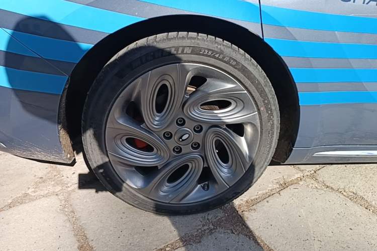 Used ORA Lightning Cat 2022 600 km All-Wheel Drive High-Performance Version Right Rear Wheel Hub